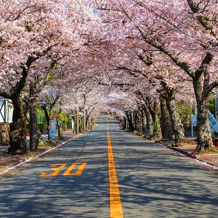 伊豆高原 温泉付別荘 Isana Mountain Villa Futo Екстер'єр фото
