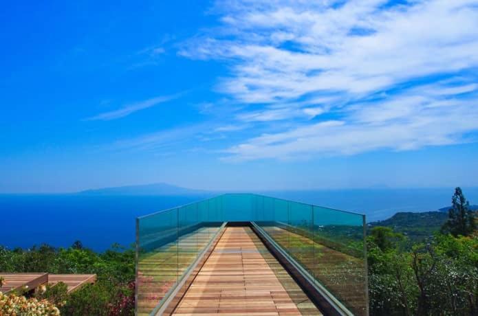 伊豆高原 温泉付別荘 Isana Mountain Villa Futo Екстер'єр фото