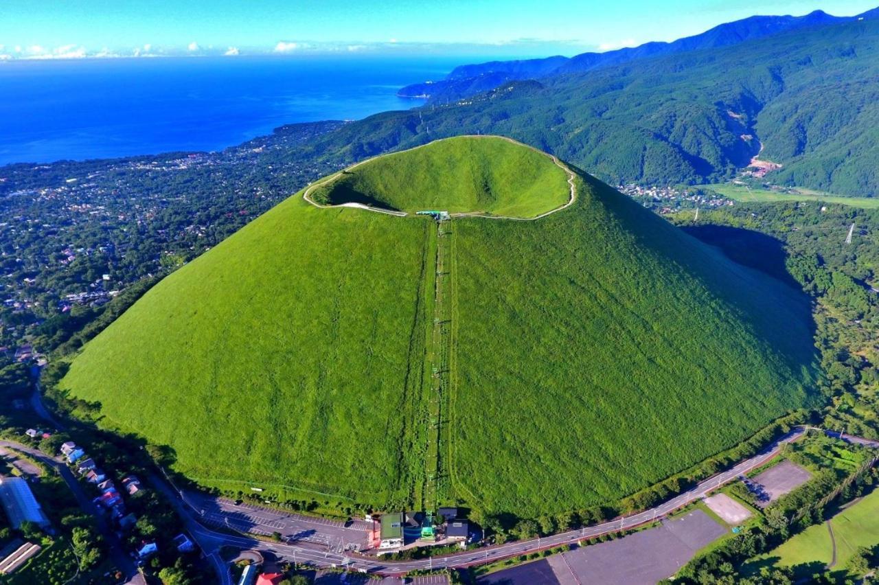 伊豆高原 温泉付別荘 Isana Mountain Villa Futo Екстер'єр фото