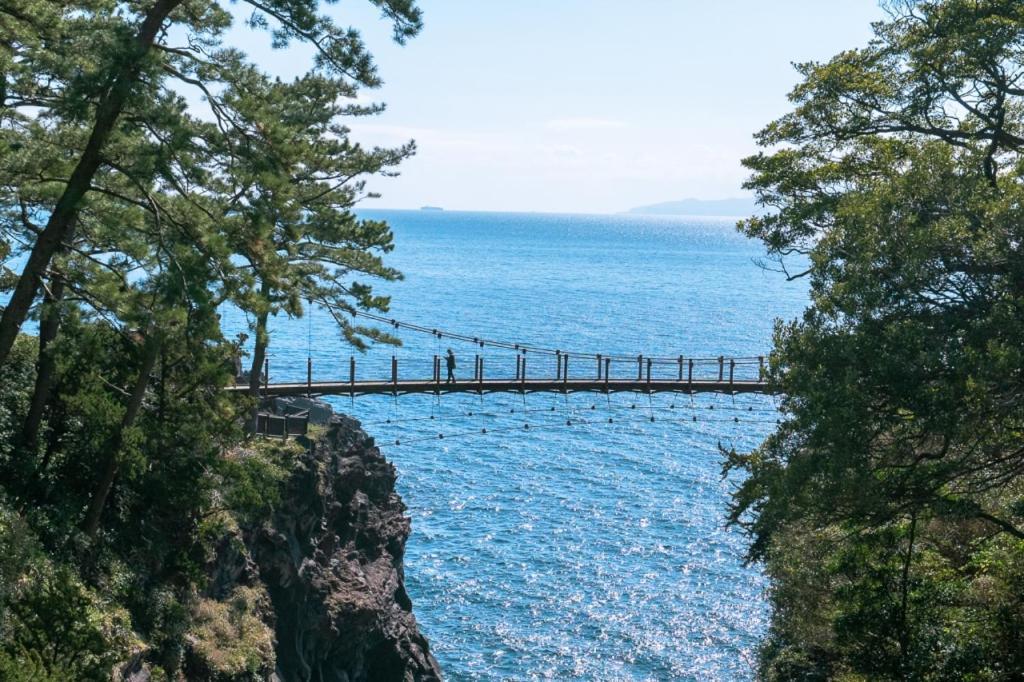 伊豆高原 温泉付別荘 Isana Mountain Villa Futo Екстер'єр фото
